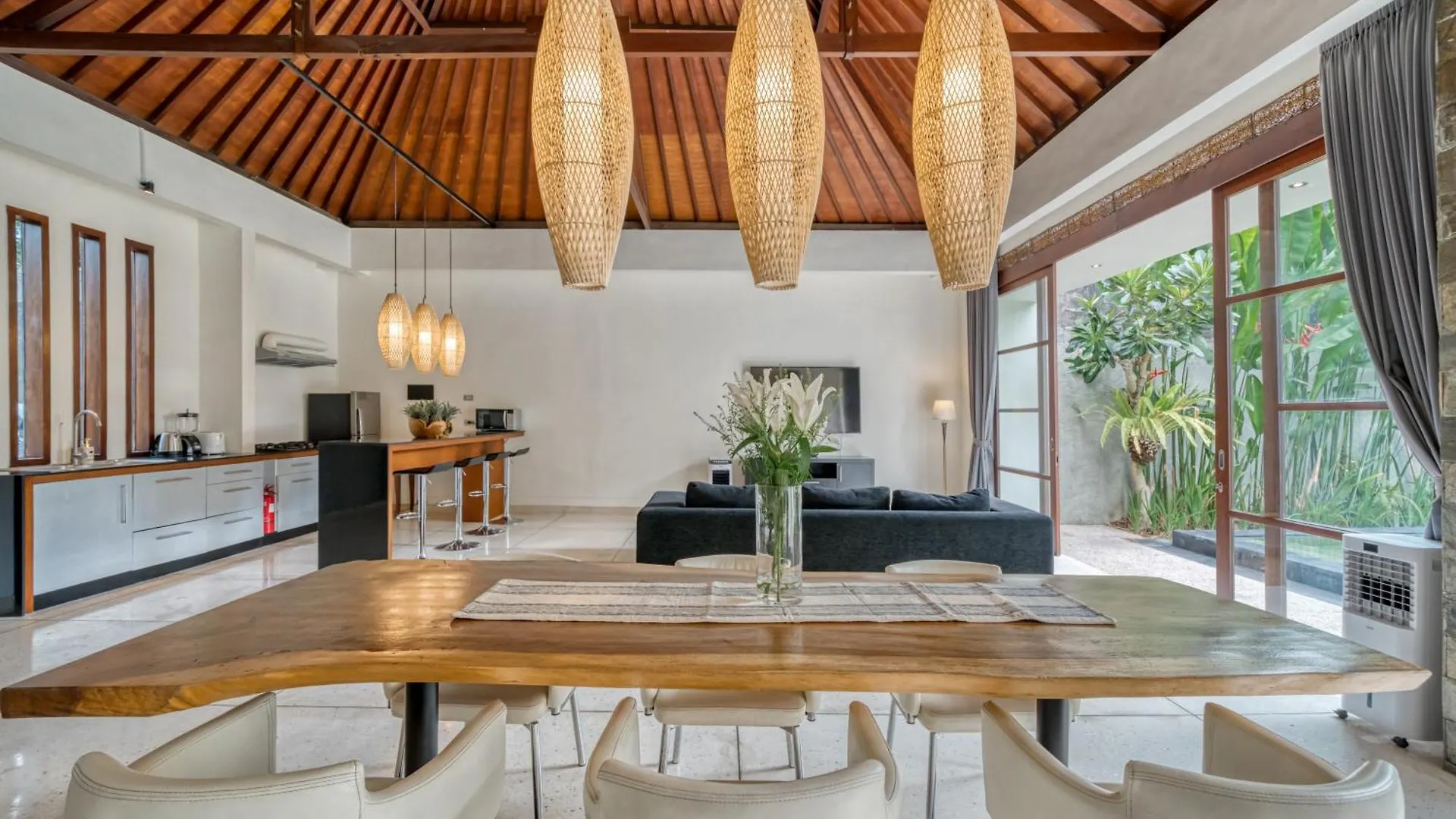 Villa Duadewi 3Br In The Heart Of Seminyak By Santi Management