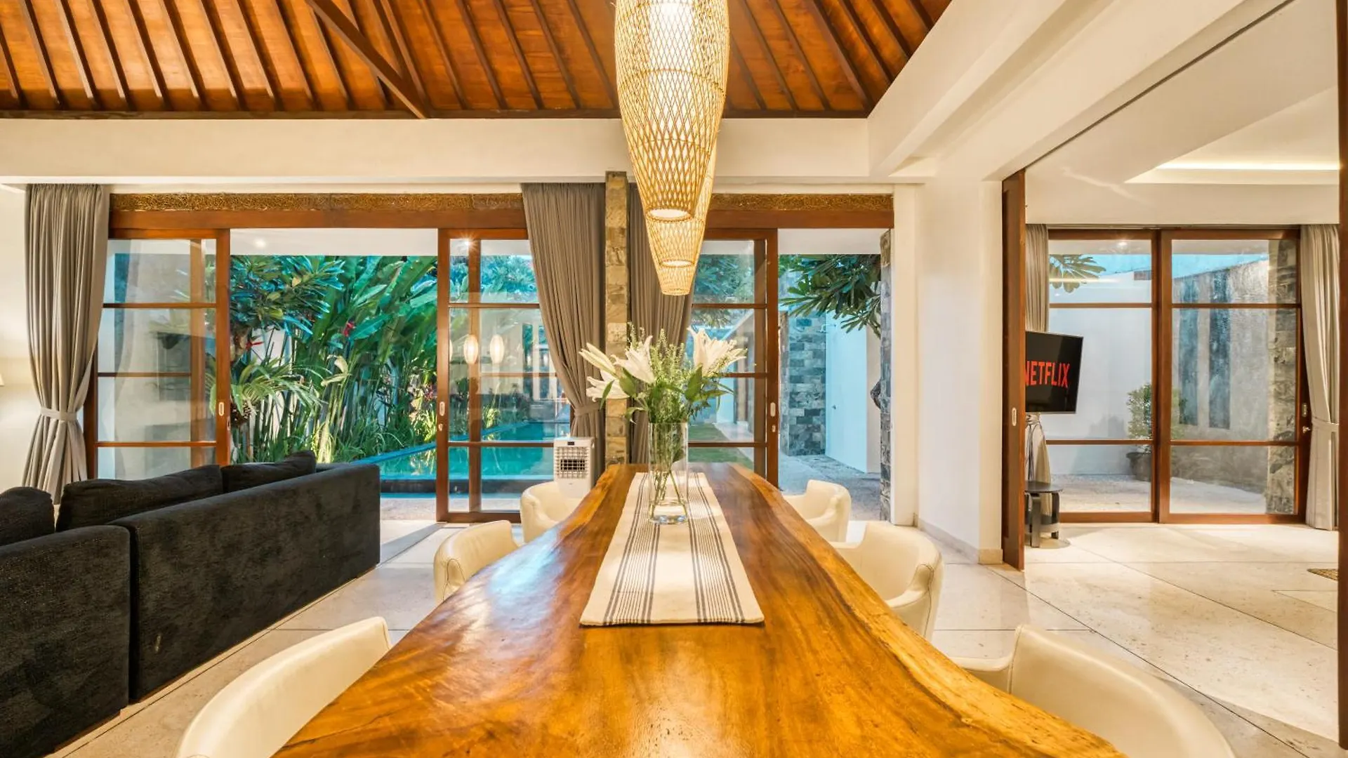 Villa Duadewi 3Br In The Heart Of Seminyak By Santi Management