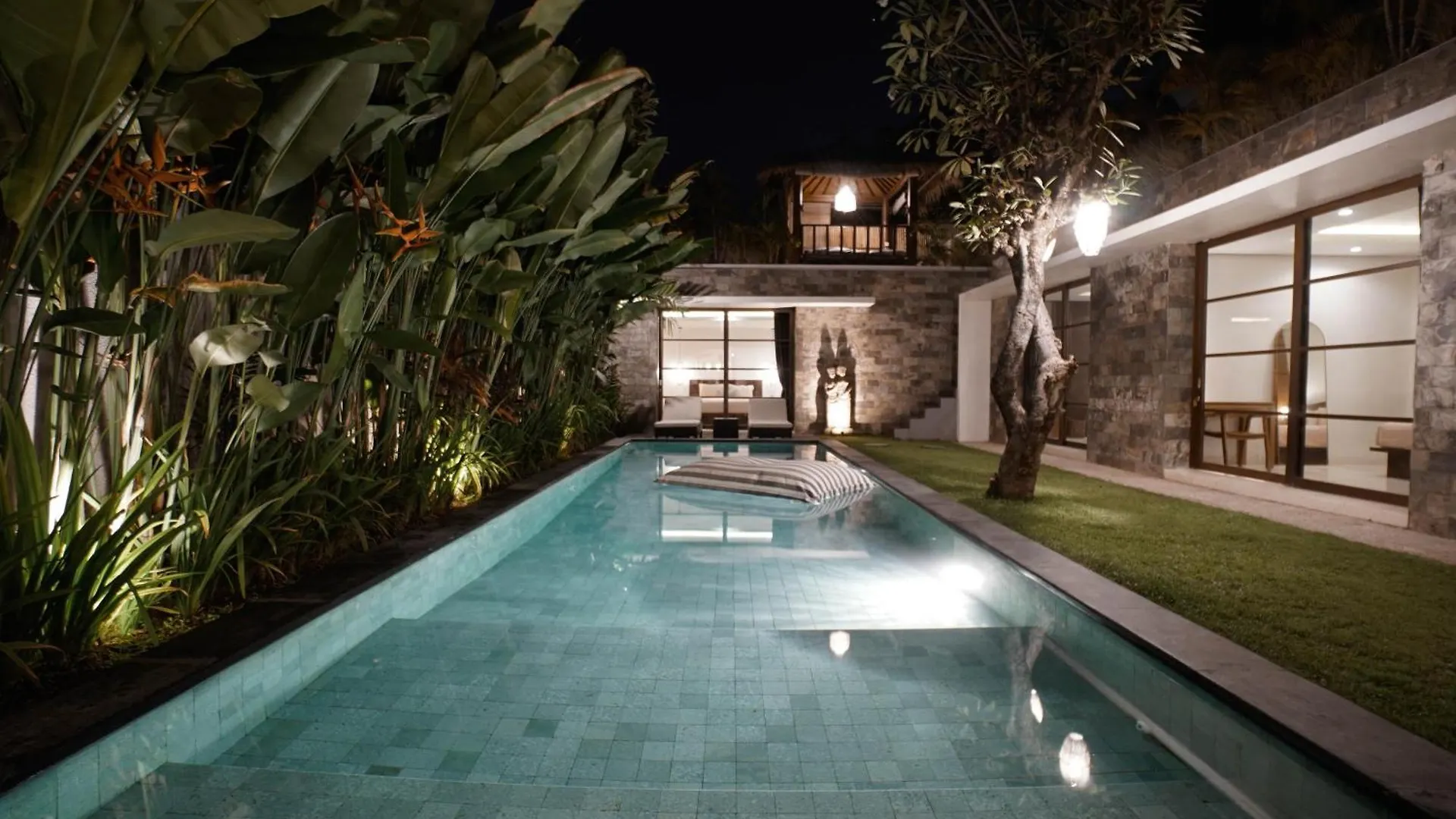 Villa Duadewi 3Br In The Heart Of Seminyak By Santi Management