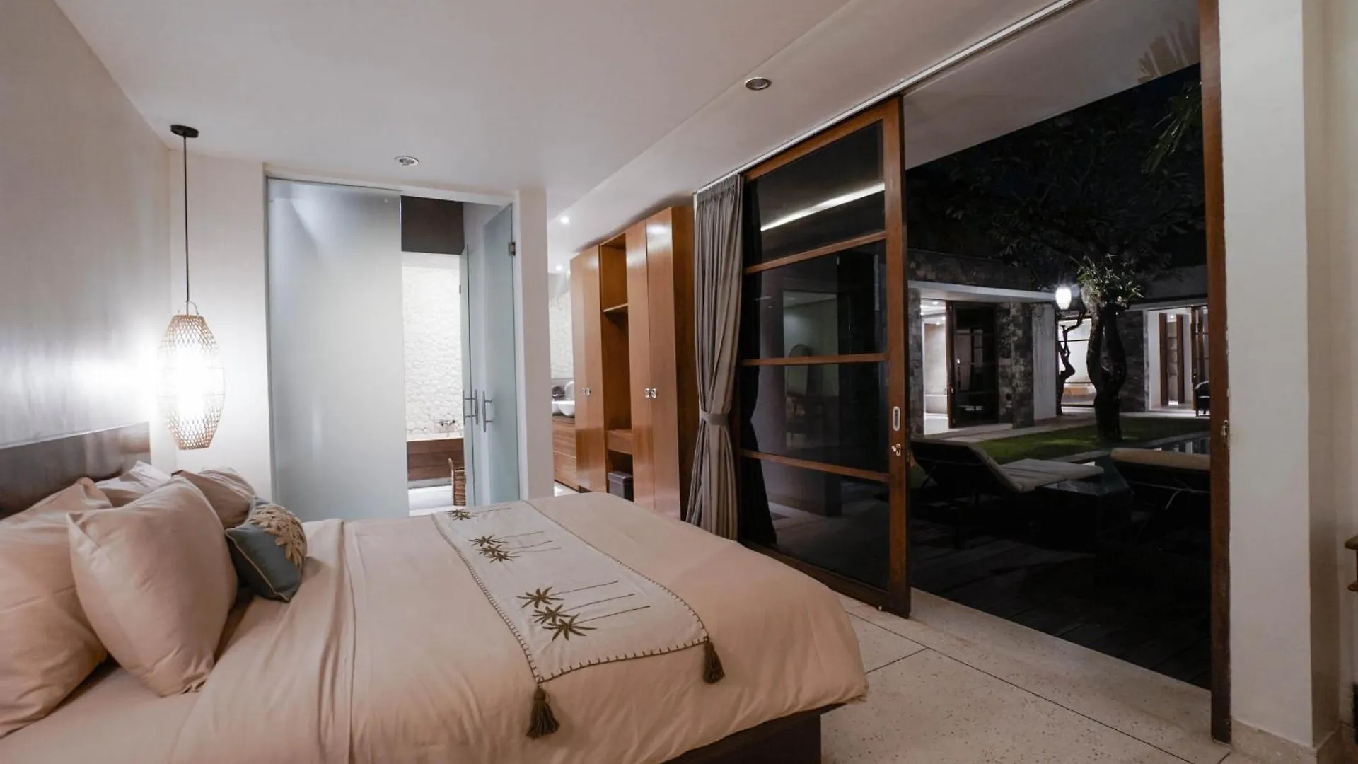 Villa Duadewi 3Br In The Heart Of Seminyak By Santi Management