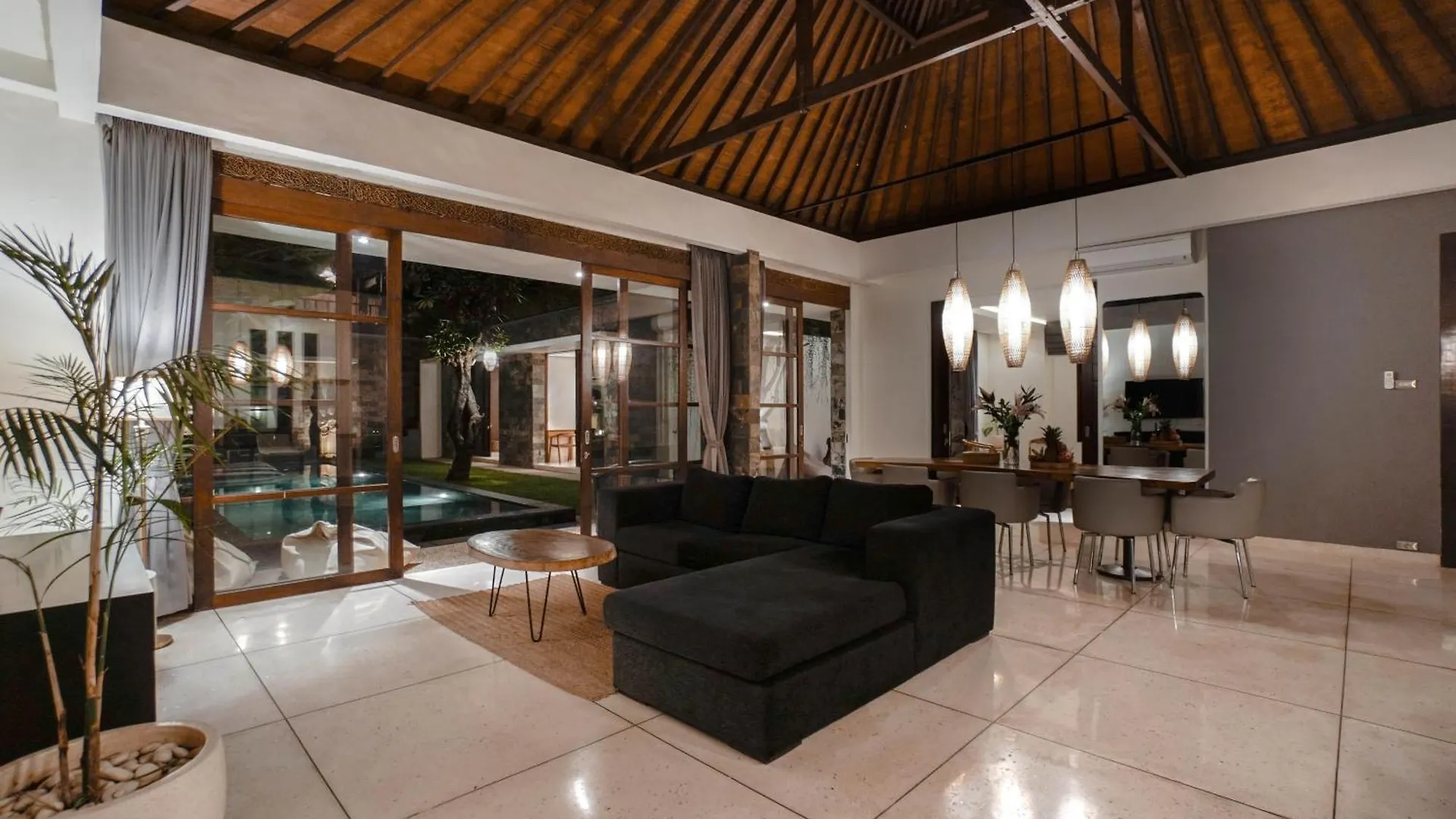 Villa Duadewi 3Br In The Heart Of Seminyak By Santi Management